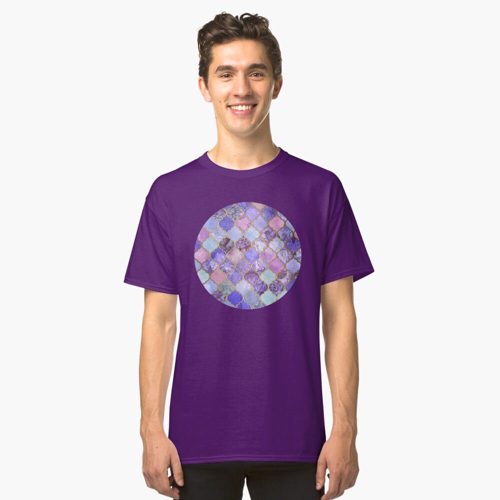 Königliches purpurrotes, malvenfarbenes u. Indigo-dekoratives marokkanisches Fliesen-Muster Classic T-Shirt