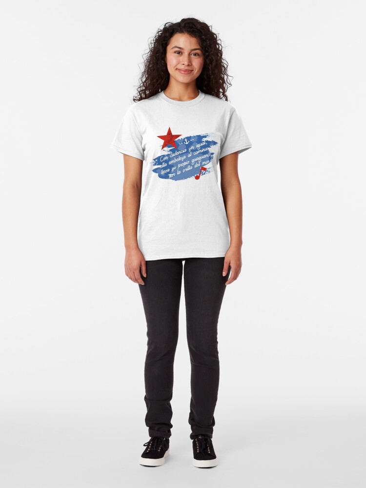 Vista alternativa de Camiseta clásica La chica del malecon