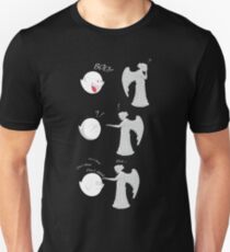 boo vs Weeping angel ! don't blink! Unisex T-Shirt
