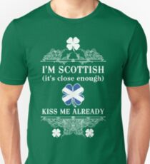 I'm Scottish, kiss me already! Unisex T-Shirt