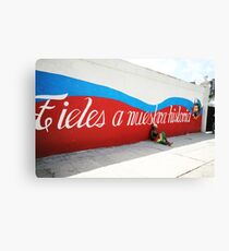 fieles a nuestra historia. Canvas Print