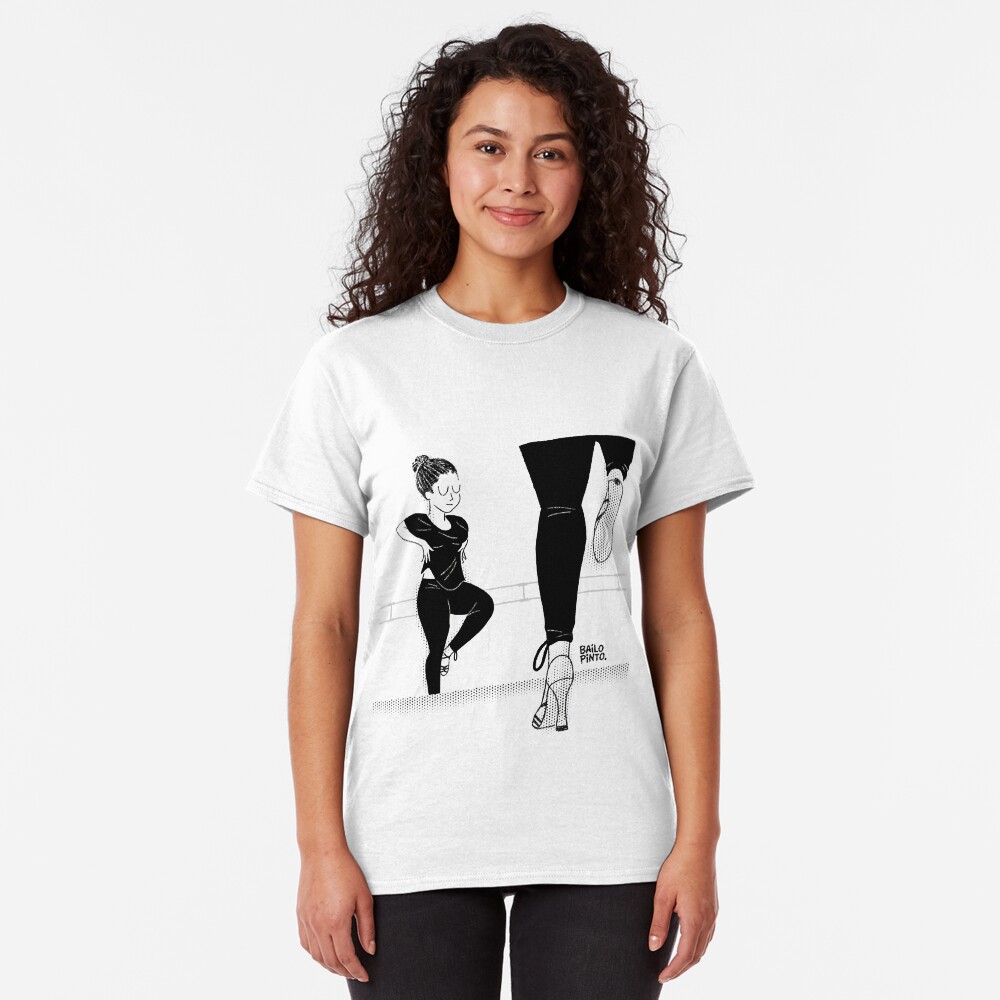 Salsera ensayando para bailar Camiseta clásica