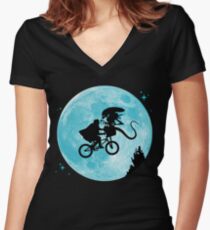 E.T. vs Aliens Women's Fitted V-Neck T-Shirt